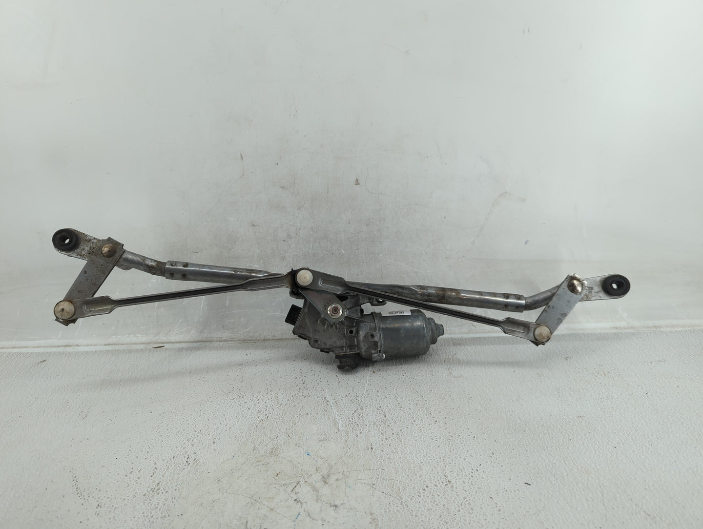 2017 Jeep Compass Front Windshield Wiper Motor P/N:05303827AF Fits OEM Used Auto Parts - Oemusedautoparts1.com