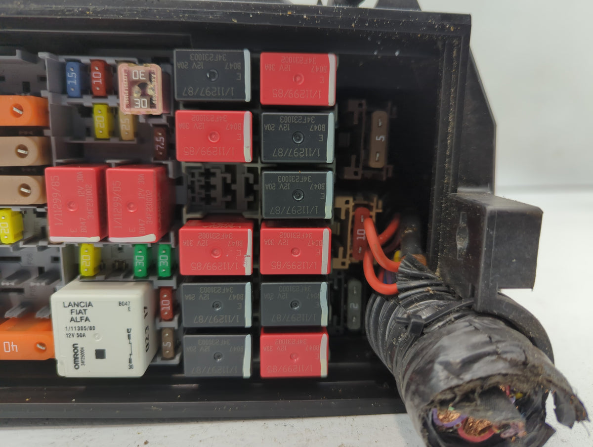 2017-2018 Jeep Compass Fusebox Fuse Box Panel Relay Module P/N:52027004 Fits Fits 2017 2018 OEM Used Auto Parts - Oemusedaut