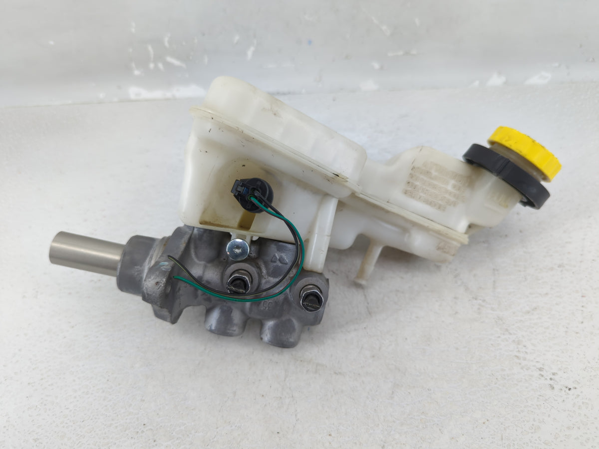 Jeep Compass Brake Master Cylinder Cream - Oemusedautoparts1.com