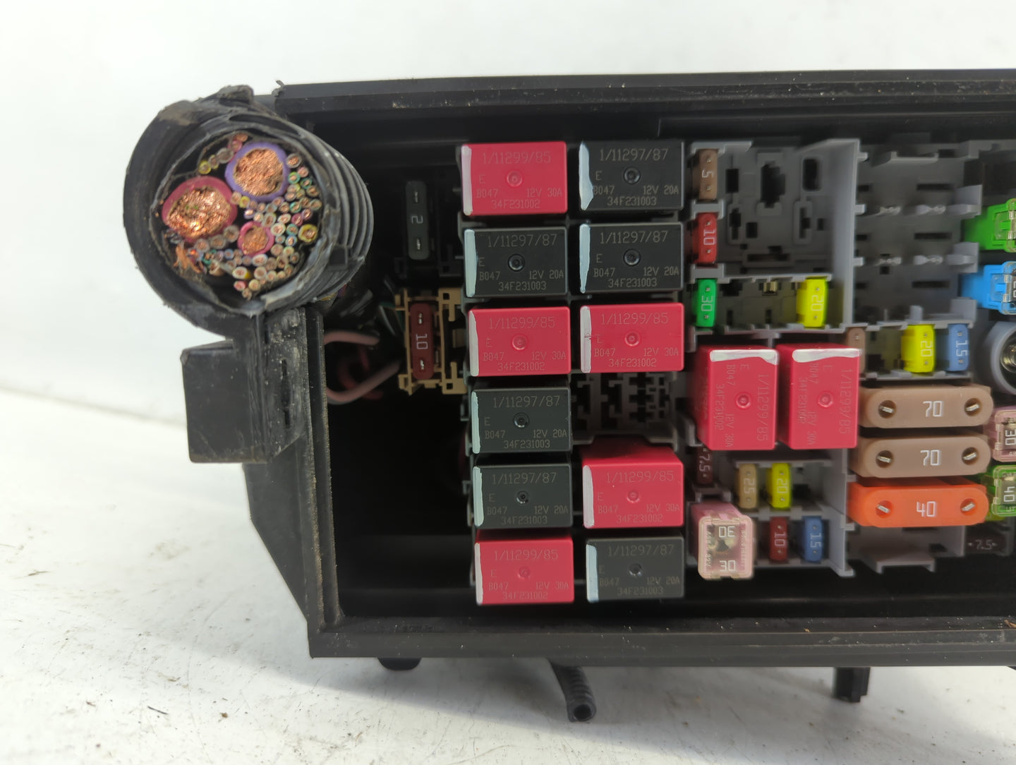 2017 Jeep Compass Fusebox Fuse Box Panel Relay Module P/N:52027004 Fits OEM Used Auto Parts - Oemusedautoparts1.com