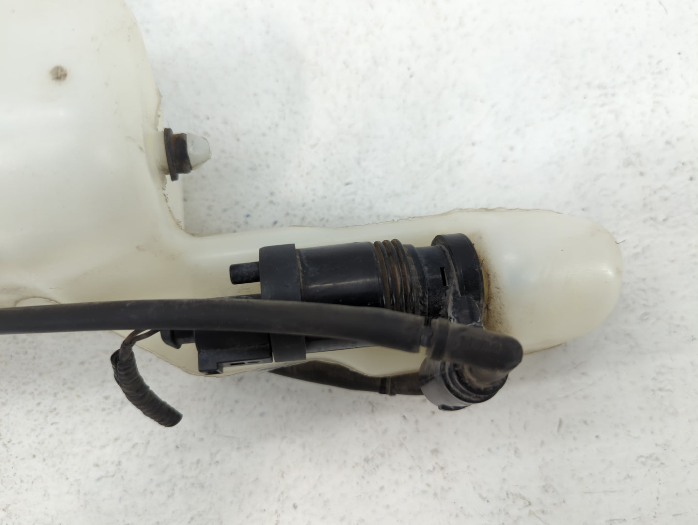 Jeep Compass Windshield Washer Fluid Reservoir Bottle Oem - Oemusedautoparts1.com