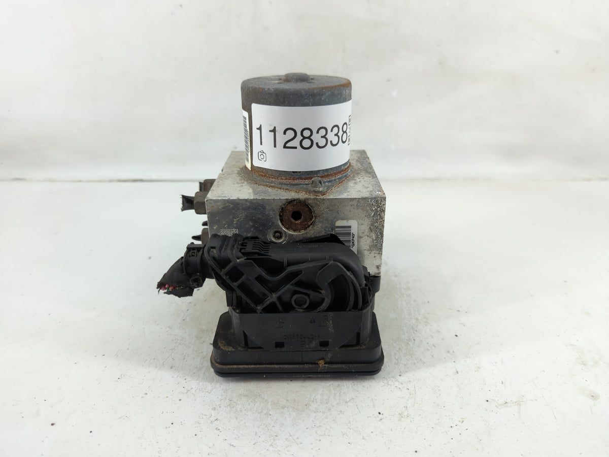 2016-2017 Jeep Grand Cherokee Anti-Lock Brake ABS Pump Module Actuator OEM P/N:UH2133402 Fits Fits 2016 2017 OEM Used Auto P