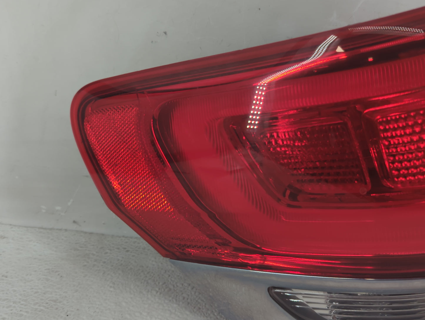 2015-2021 Jeep Grand Cherokee Tail Light Assembly Driver Left OEM P/N:P68110017AE FOO HTC 4025 19 Fits OEM Used Auto Parts -