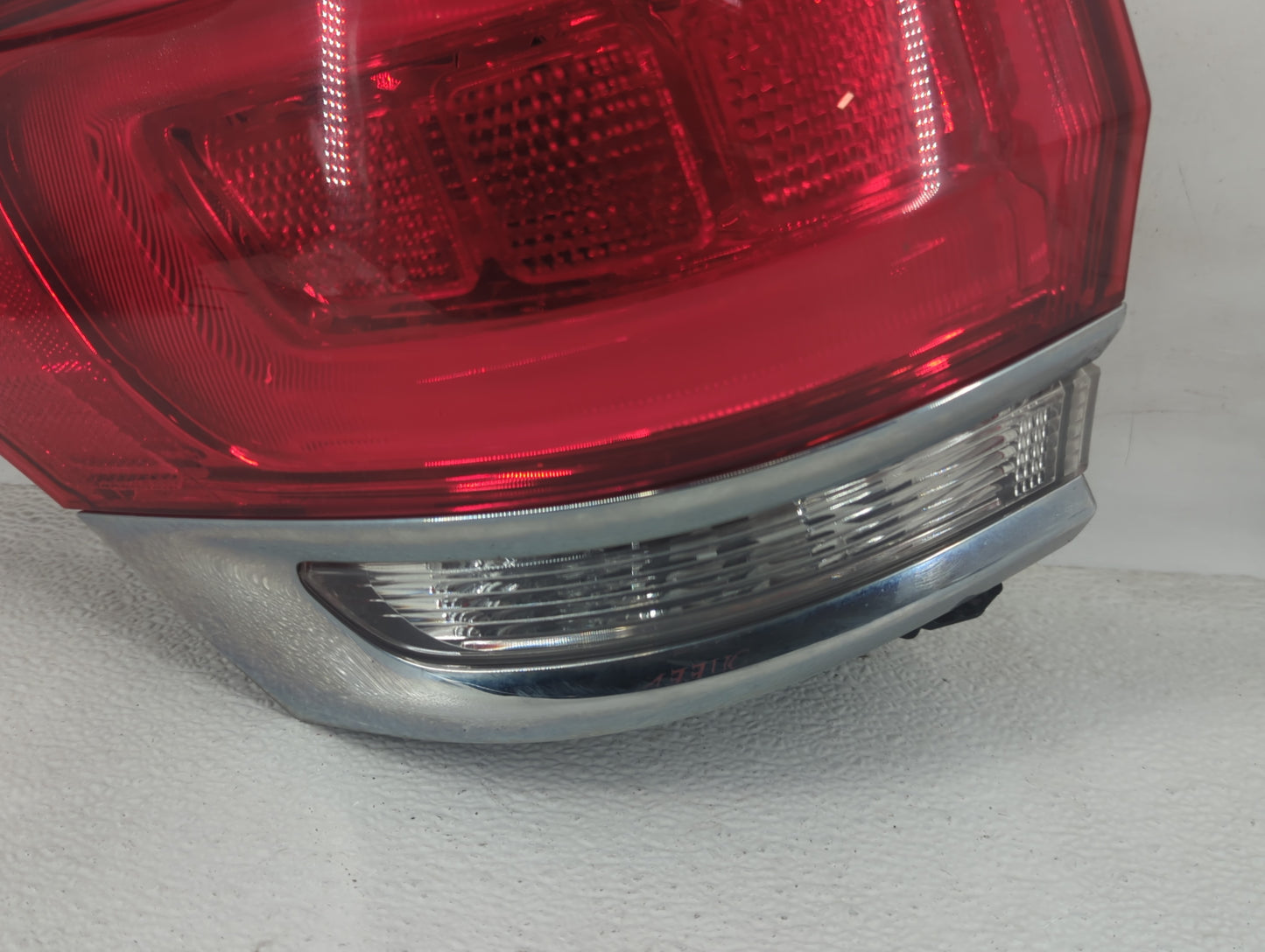 2015-2021 Jeep Grand Cherokee Tail Light Assembly Driver Left OEM P/N:P68110017AE FOO HTC 4025 19 Fits OEM Used Auto Parts -