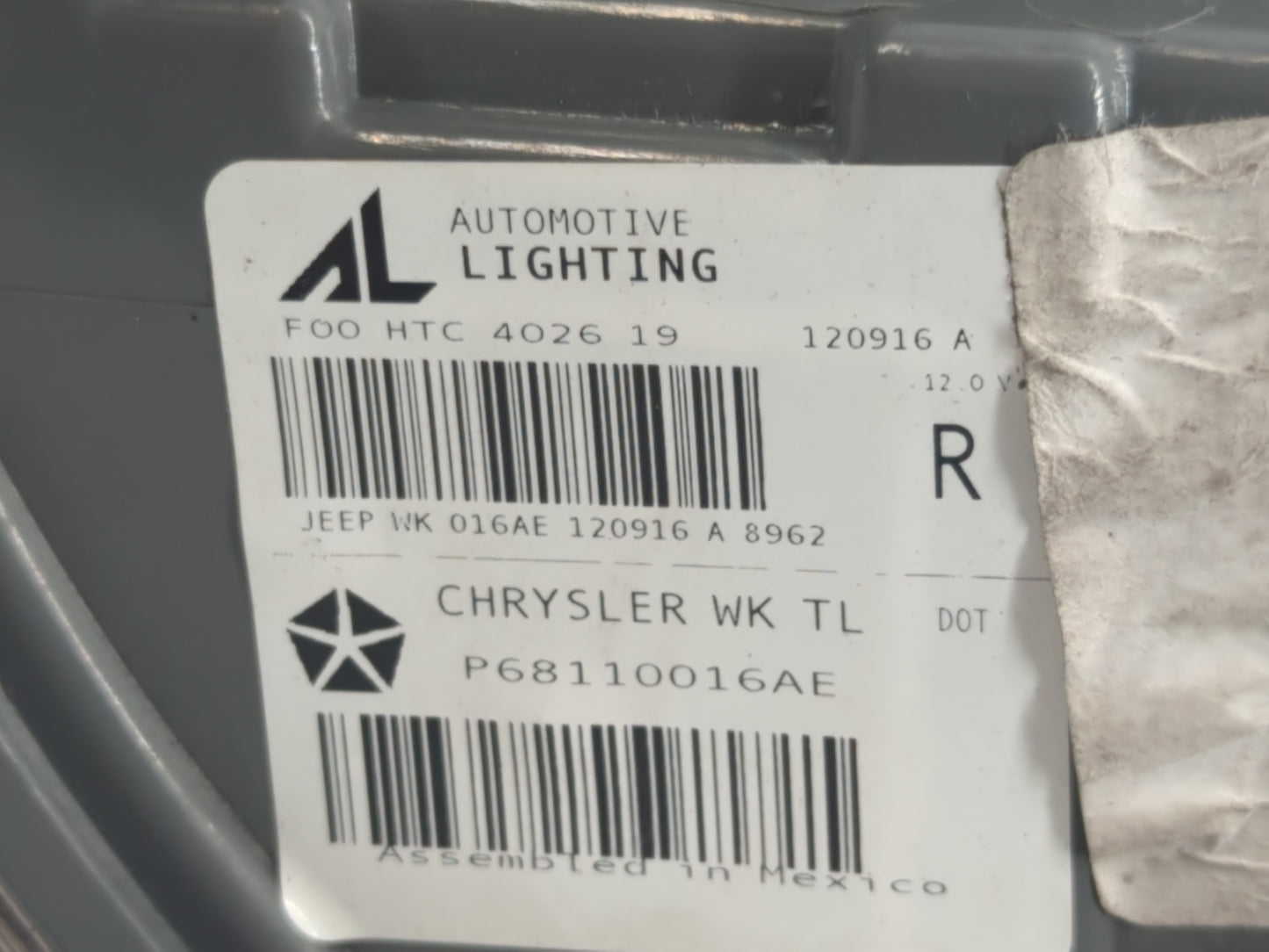 2015-2021 Jeep Grand Cherokee Tail Light Assembly Passenger Right OEM P/N:P68110016AE Fits Fits 2015 2016 2017 2018 2019 202