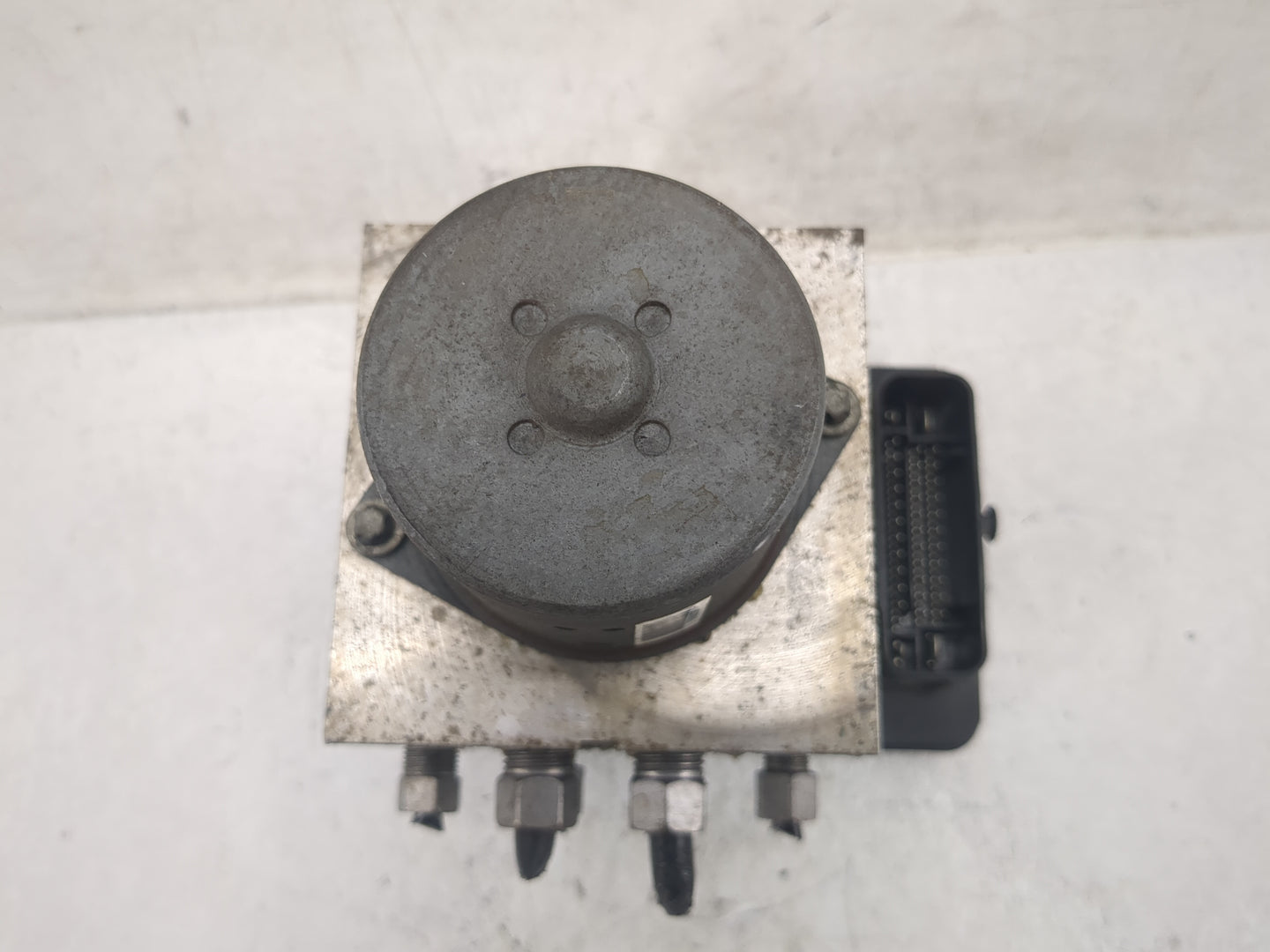 2016-2017 Jeep Grand Cherokee ABS Pump Control Module Replacement P/N:68306177AD Fits Fits 2016 2017 OEM Used Auto Parts - O