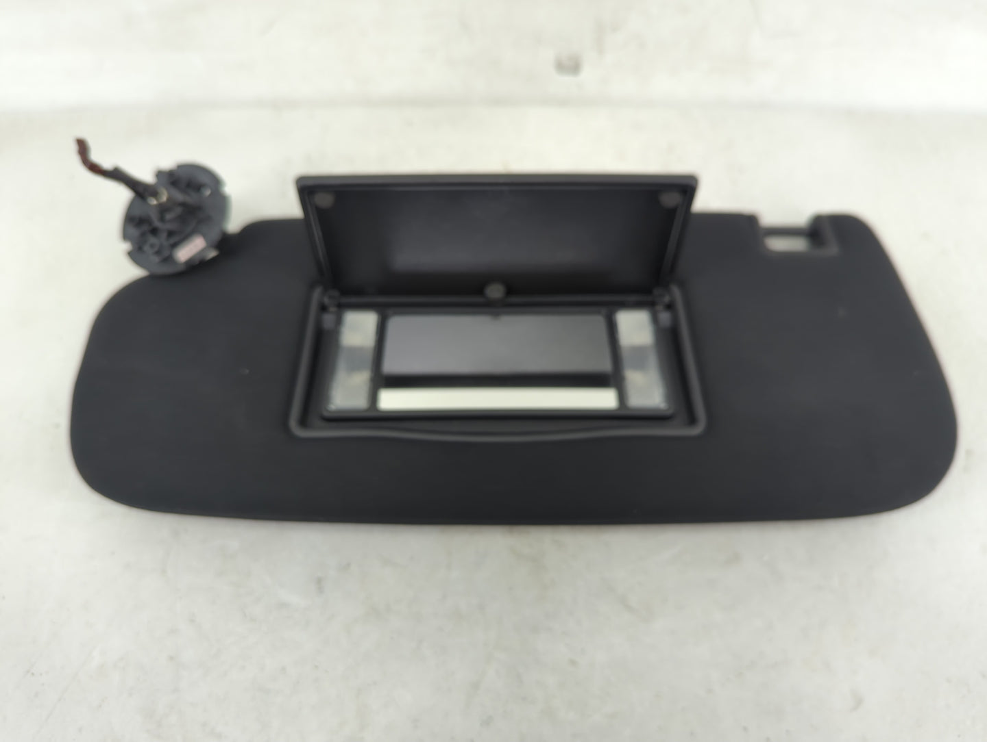 2014-2022 Jeep Grand Cherokee Sun Visor Shade Replacement Driver Left Mirror Fits OEM Used Auto Parts - Oemusedautoparts1.co