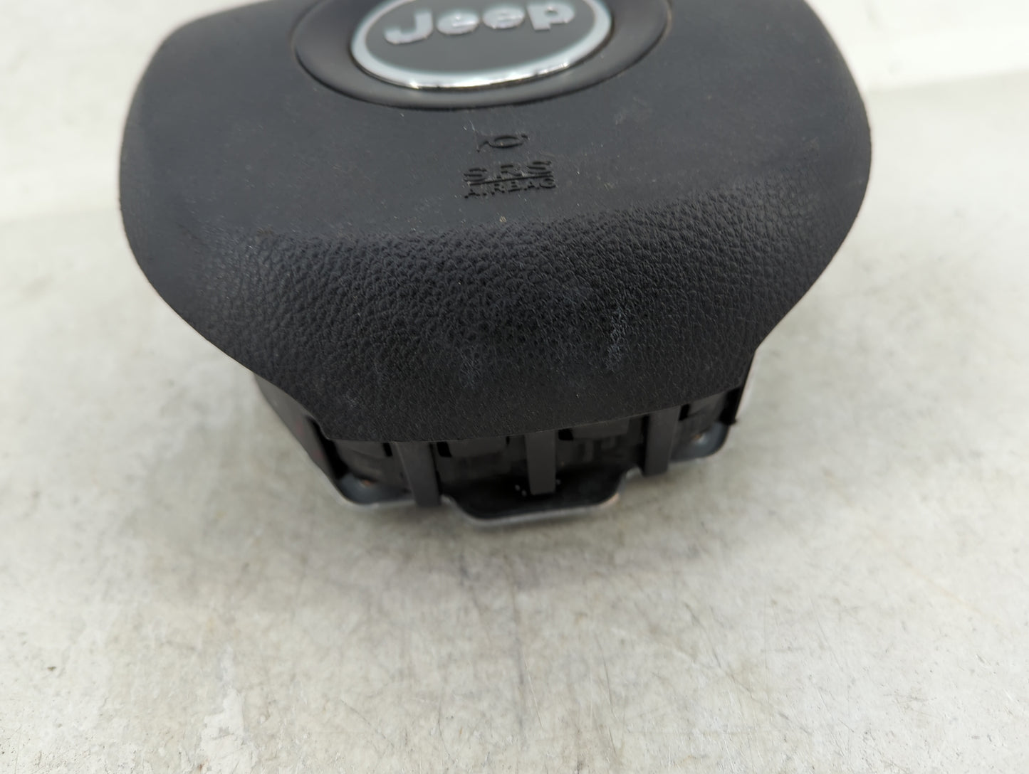 2016-2018 Jeep Grand Cherokee Air Bag Driver Left Steering Wheel Mounted P/N:6GF72DX9AB Fits Fits 2016 2017 2018 OEM Used Au