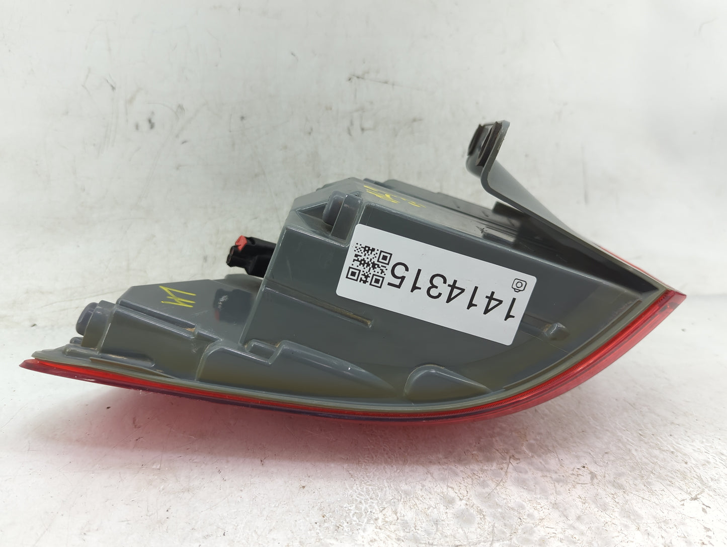 2015-2021 Jeep Grand Cherokee Tail Light Assembly Driver Left OEM P/N:68110017 Fits Fits 2015 2016 2017 2018 2019 2020 2021 