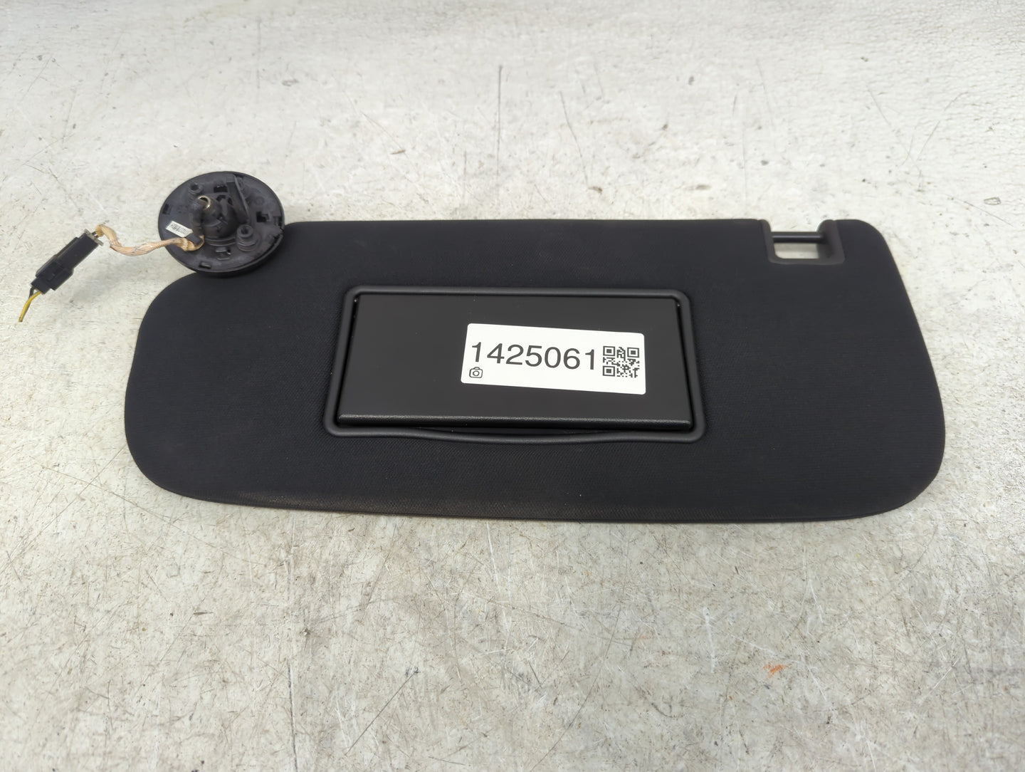 2014-2022 Jeep Grand Cherokee Sun Visor Shade Replacement Driver Left Mirror Fits OEM Used Auto Parts - Oemusedautoparts1.co