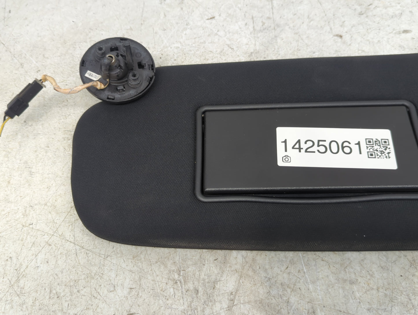 2014-2022 Jeep Grand Cherokee Sun Visor Shade Replacement Driver Left Mirror Fits OEM Used Auto Parts - Oemusedautoparts1.co