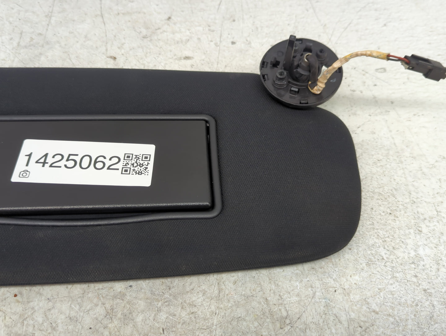 2014-2022 Jeep Grand Cherokee Sun Visor Shade Replacement Passenger Right Mirror Fits OEM Used Auto Parts - Oemusedautoparts