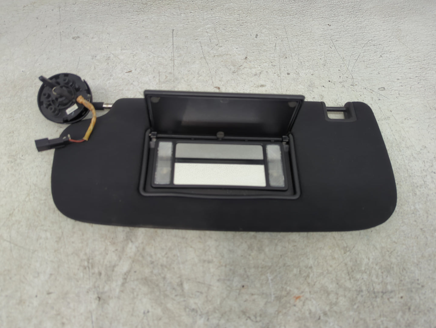 2014-2022 Jeep Grand Cherokee Sun Visor Shade Replacement Driver Left Mirror Fits OEM Used Auto Parts - Oemusedautoparts1.co