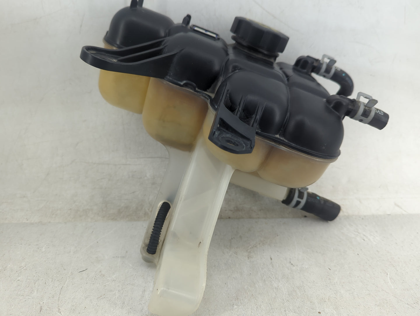 2011 Jeep Grand Cherokee Radiator Coolant Overflow Expansion Tank Bottle 1449065 - Oemusedautoparts1.com