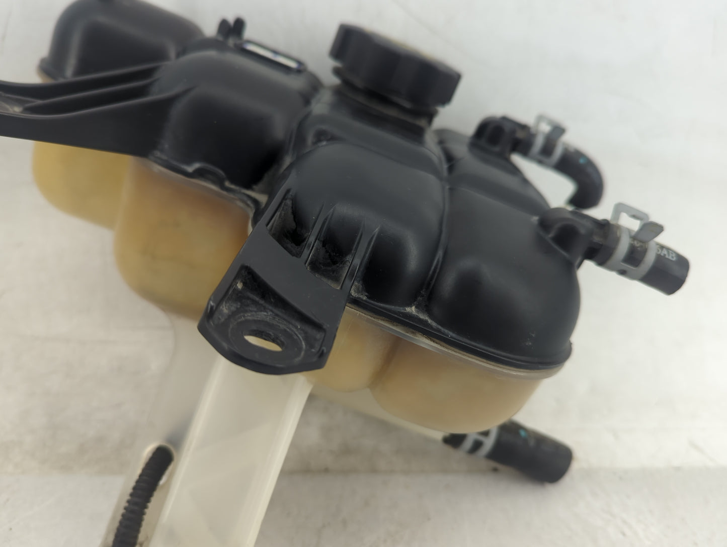 2011 Jeep Grand Cherokee Radiator Coolant Overflow Expansion Tank Bottle 1449065 - Oemusedautoparts1.com