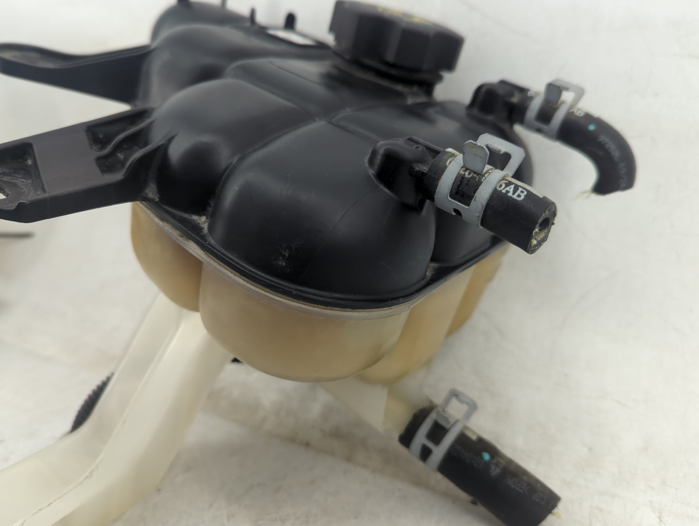 2011 Jeep Grand Cherokee Radiator Coolant Overflow Expansion Tank Bottle 1449065 - Oemusedautoparts1.com