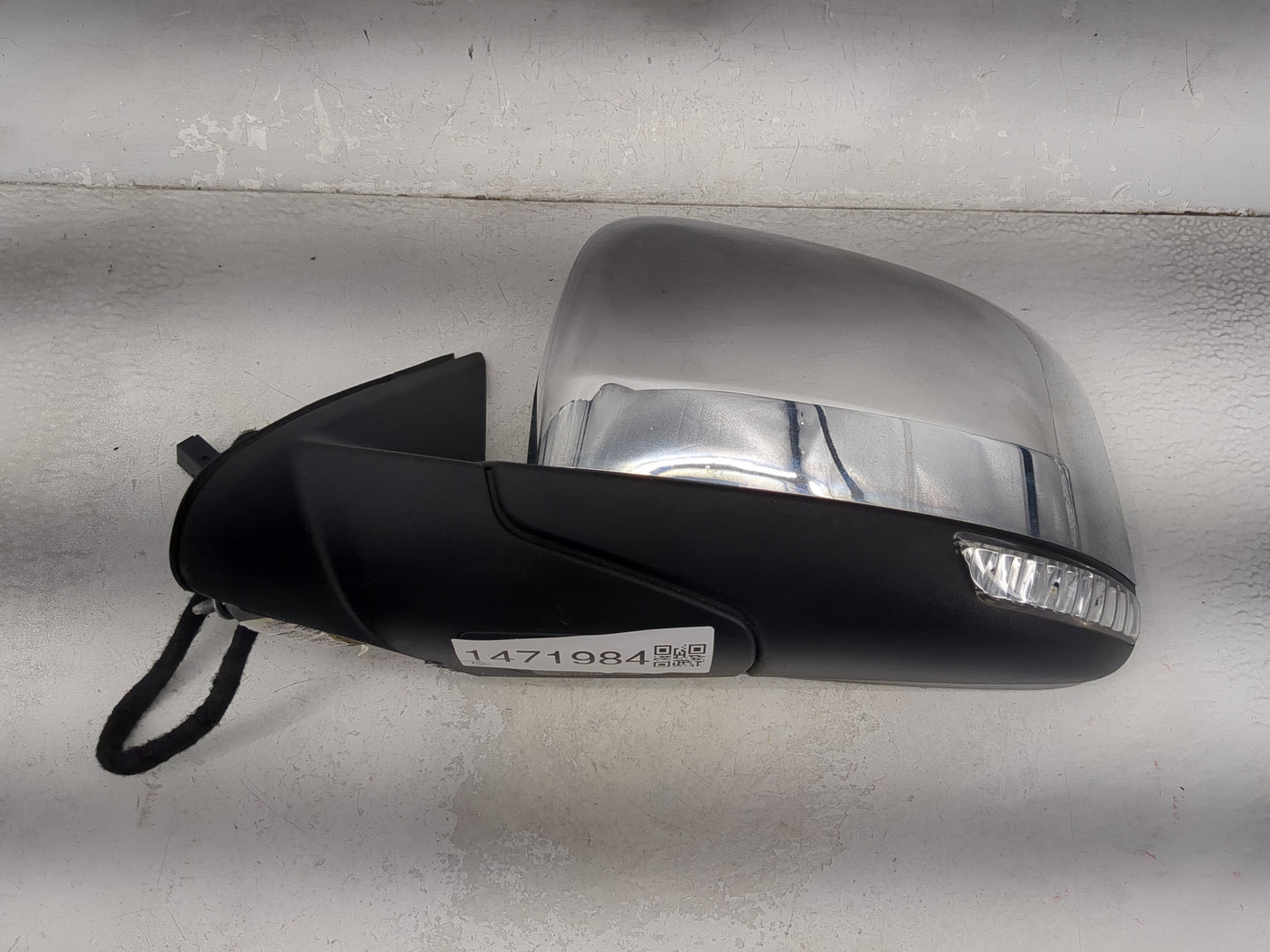 2011-2018 Jeep Grand Cherokee Driver Side View Mirror - Left Door Mirror OEM Used - Oemusedautoparts1.com
