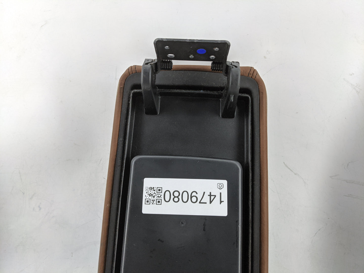 2014-2017 Jeep Grand Cherokee Center Console Armrest Cover Lid P/N:X85006802CT Fits Fits 2014 2015 2016 2017 OEM Used Auto P