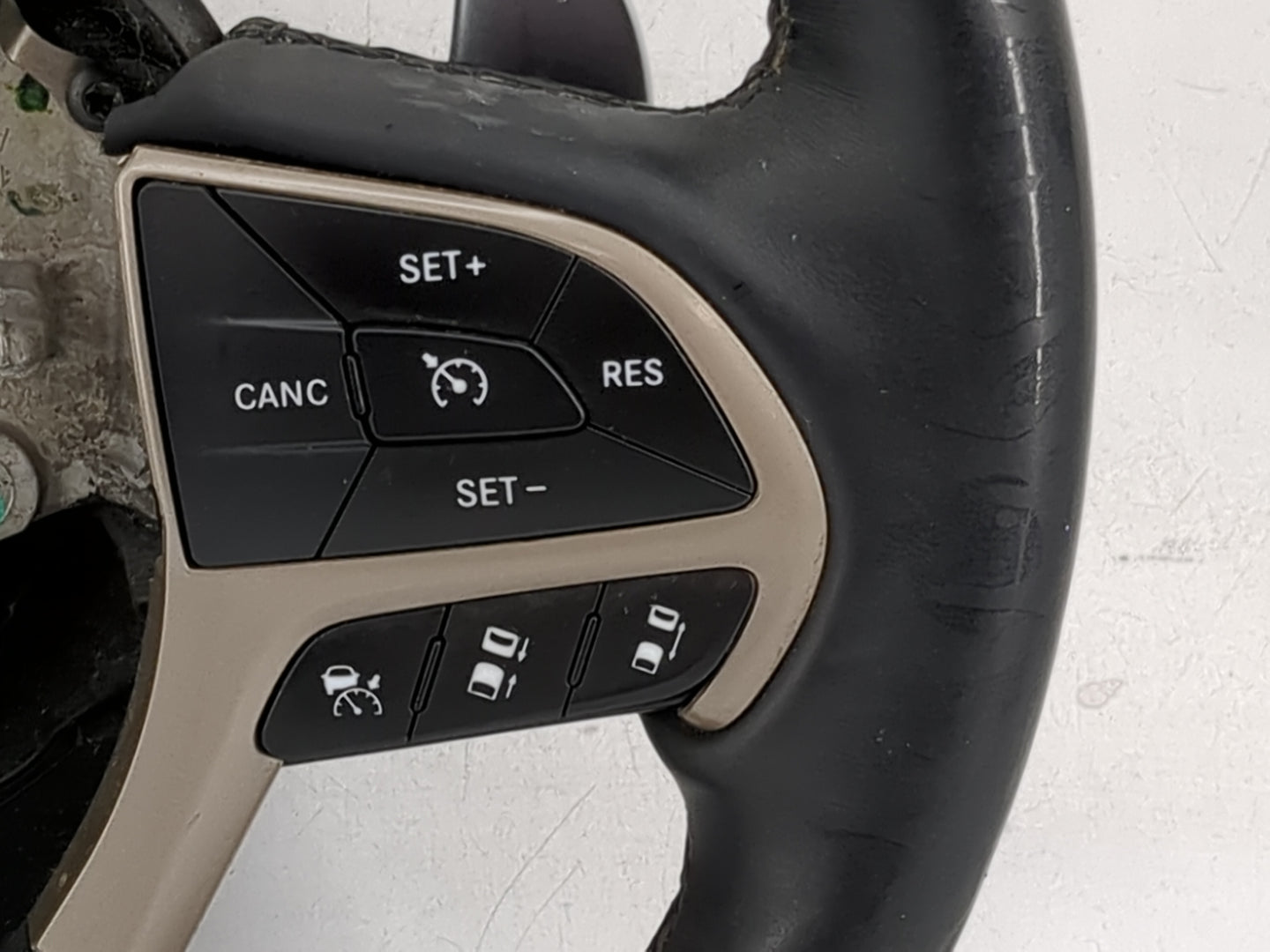 2017 Jeep Grand Cherokee Steering Wheel Oem Black - Oemusedautoparts1.com