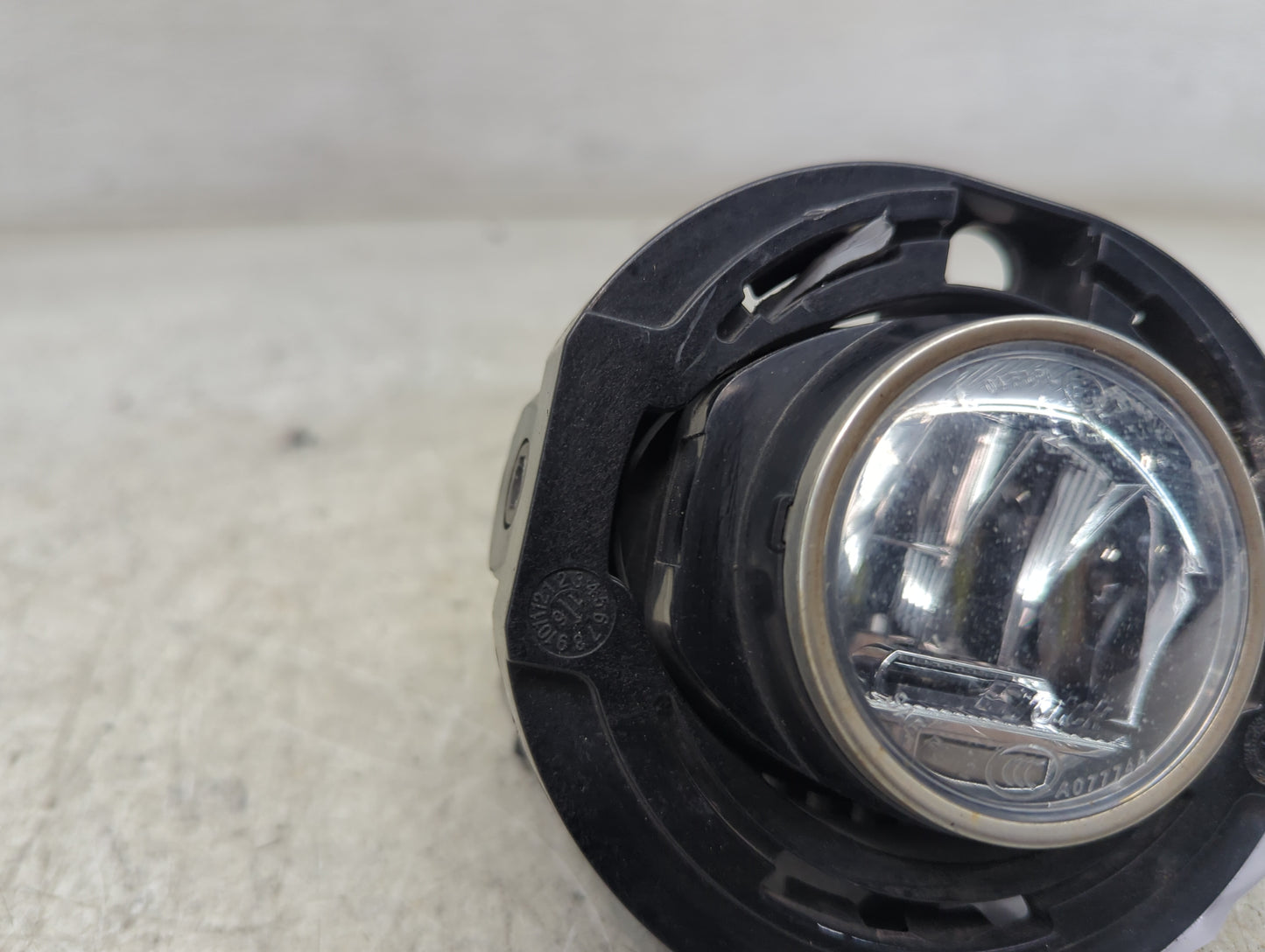 2017-2020 Jeep Grand Cherokee Passenger Right Oem Front Light Lamp Black - Oemusedautoparts1.com