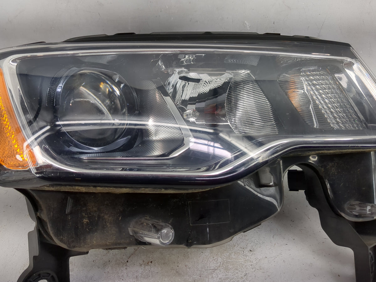 2017 Jeep Grand Cherokee Passenger Right Oem Head Light Headlight Lamp - Oemusedautoparts1.com
