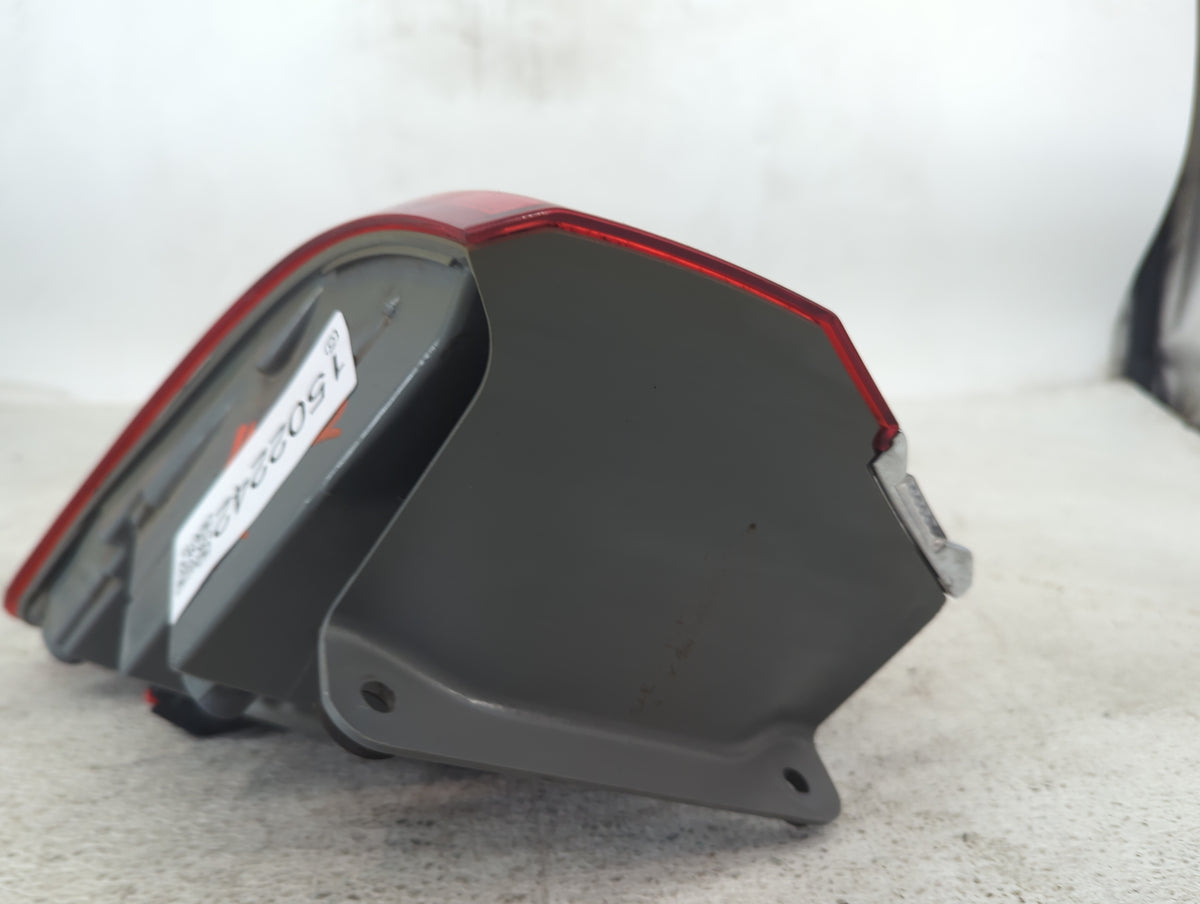 2015-2021 Jeep Grand Cherokee Tail Light Assembly Passenger Right OEM P/N:68110016AG P8110016AG Fits OEM Used Auto Parts - O