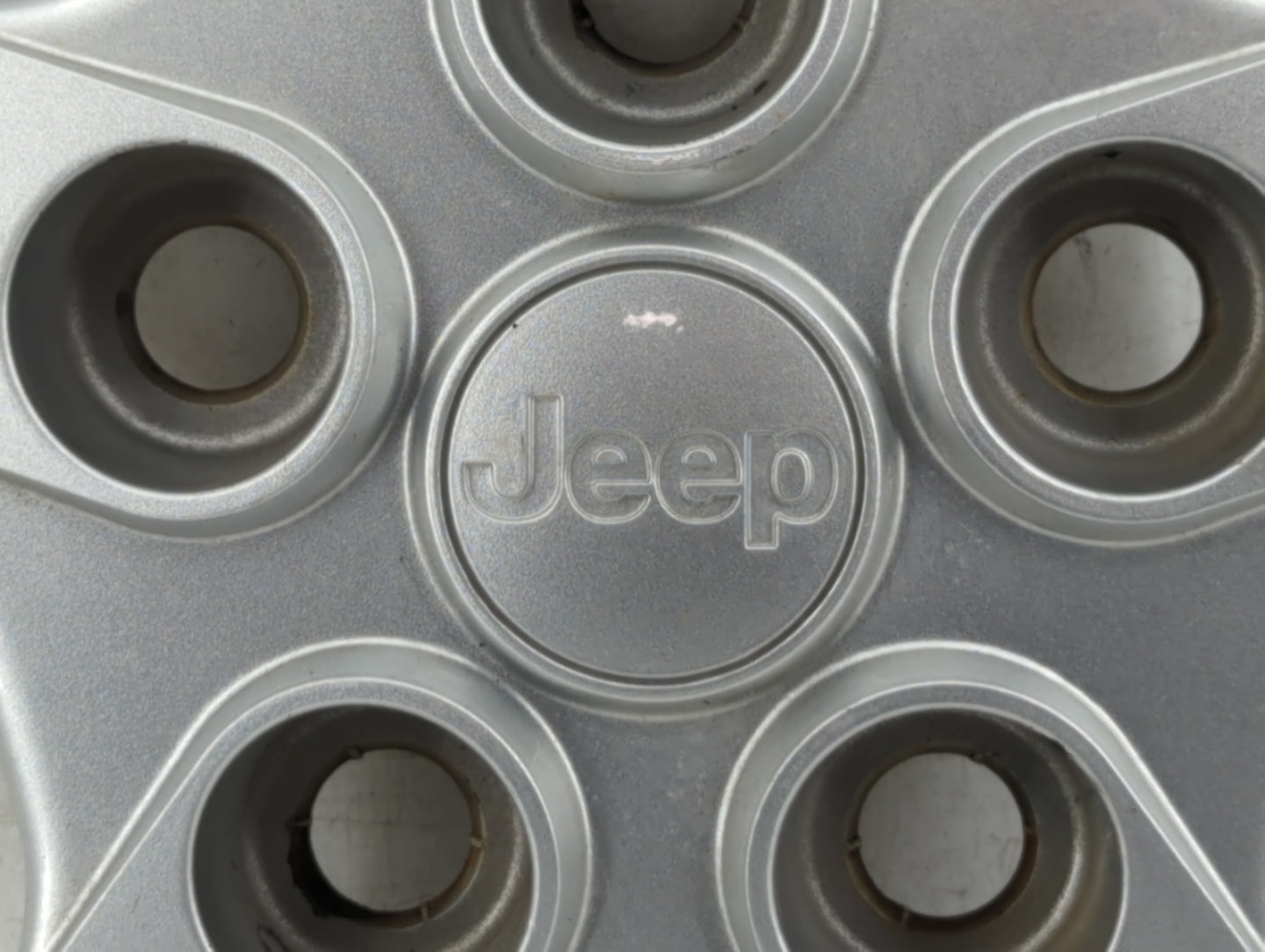 2017 Jeep Patriot Rim Wheel Center Cap Silver 447811 - Oemusedautoparts1.com
