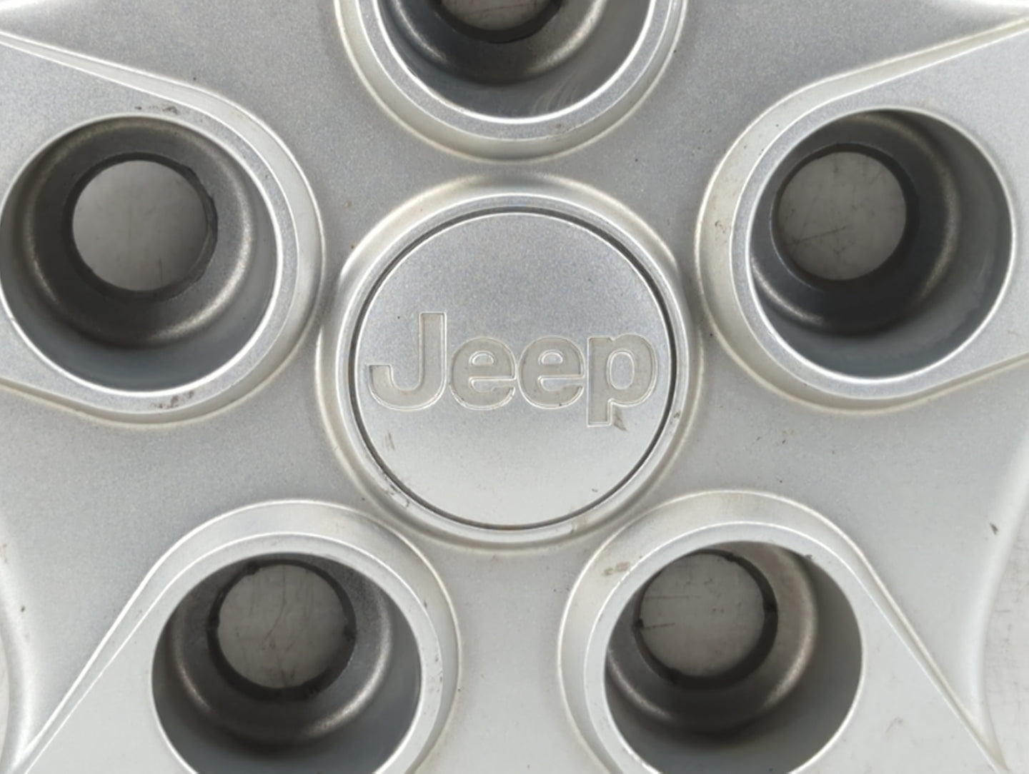 2017 Jeep Patriot Rim Wheel Center Cap Silver - Oemusedautoparts1.com