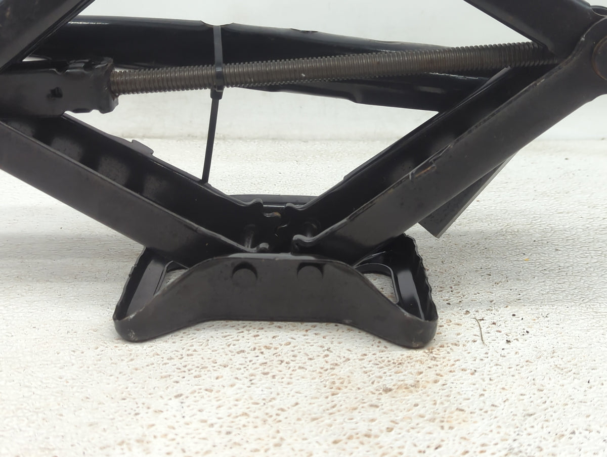Jeep Patriot Spare Scissor Car Jack 928455 - Oemusedautoparts1.com