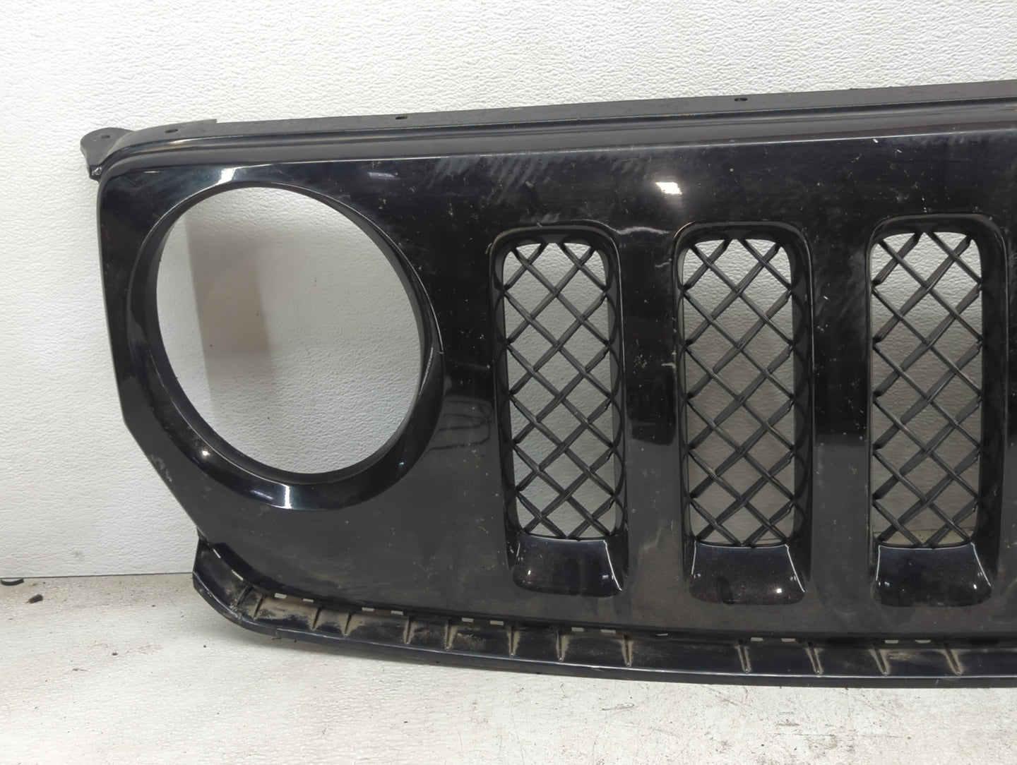 2011-2017 Jeep Patriot Front Grille Bumper Not Included Black - Oemusedautoparts1.com