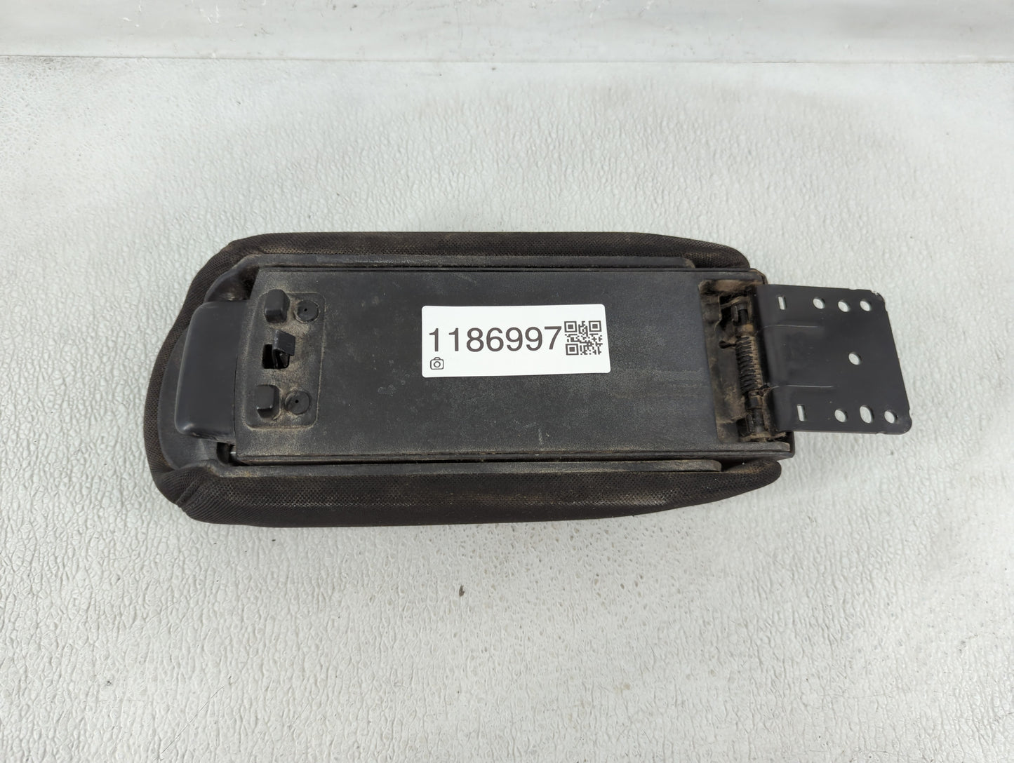 2015-2017 Jeep Renegade Center Console Armrest Cover Lid Fits Fits 2015 2016 2017 OEM Used Auto Parts - Oemusedautoparts1.co