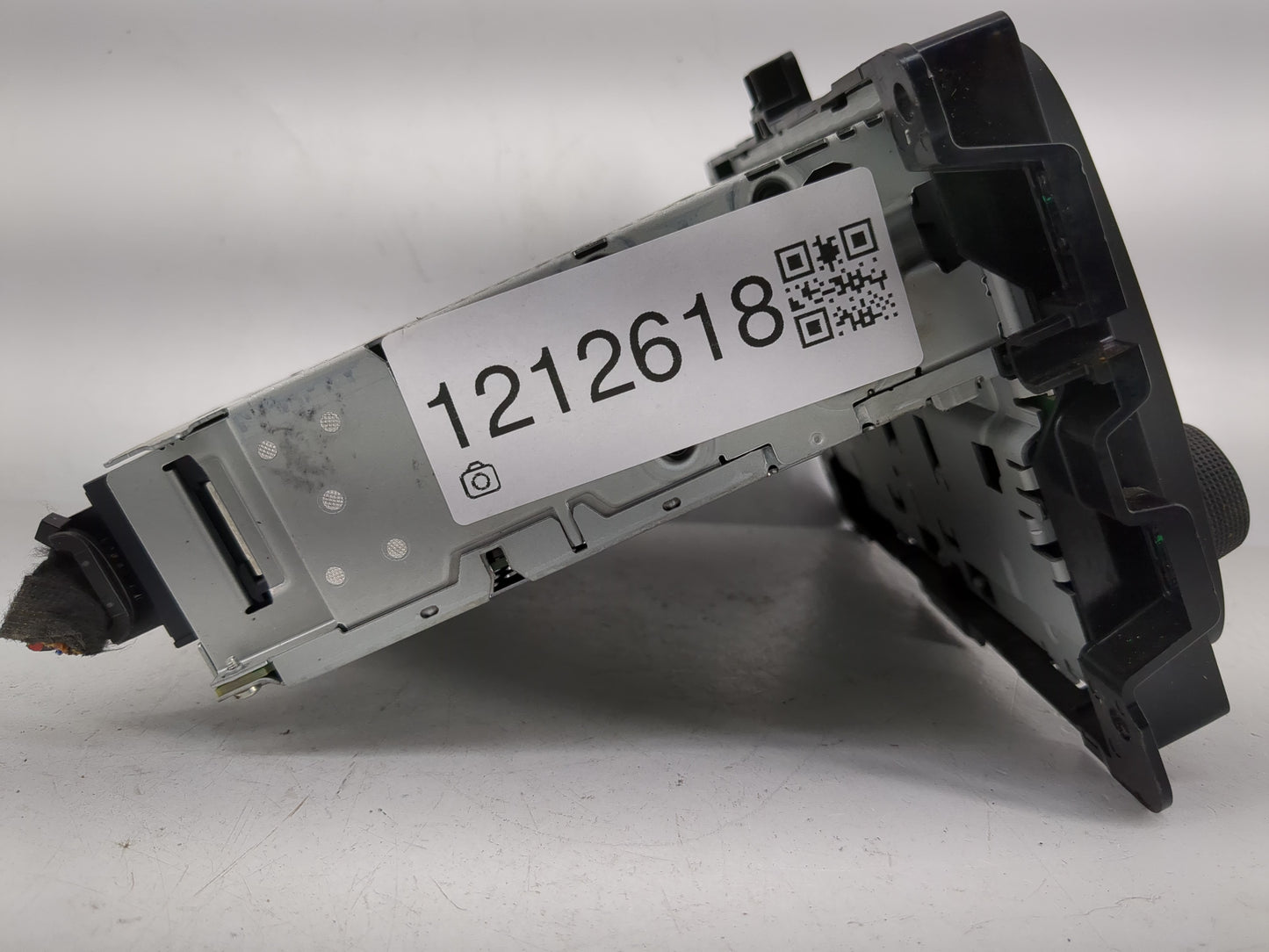 2015-2017 Jeep Renegade Radio AM FM Cd Player Receiver Replacement P/N:E810R-048119 Fits Fits 2015 2016 2017 OEM Used Auto P