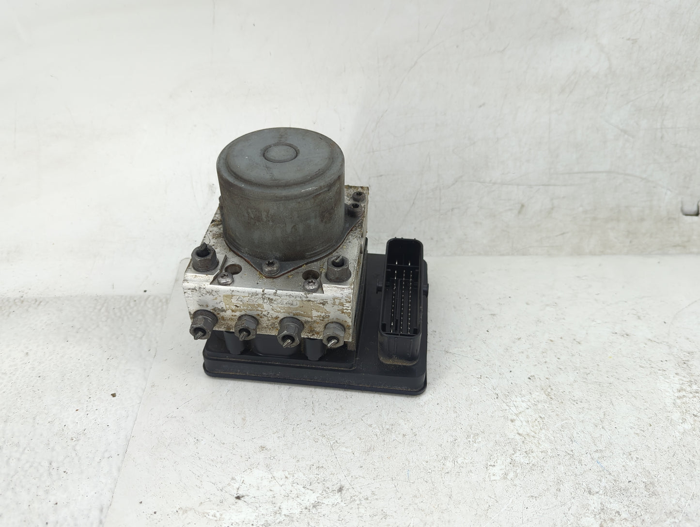 2015-2017 Jeep Renegade ABS Pump Control Module Replacement P/N:52079885 Fits Fits 2015 2016 2017 OEM Used Auto Parts - Oemu