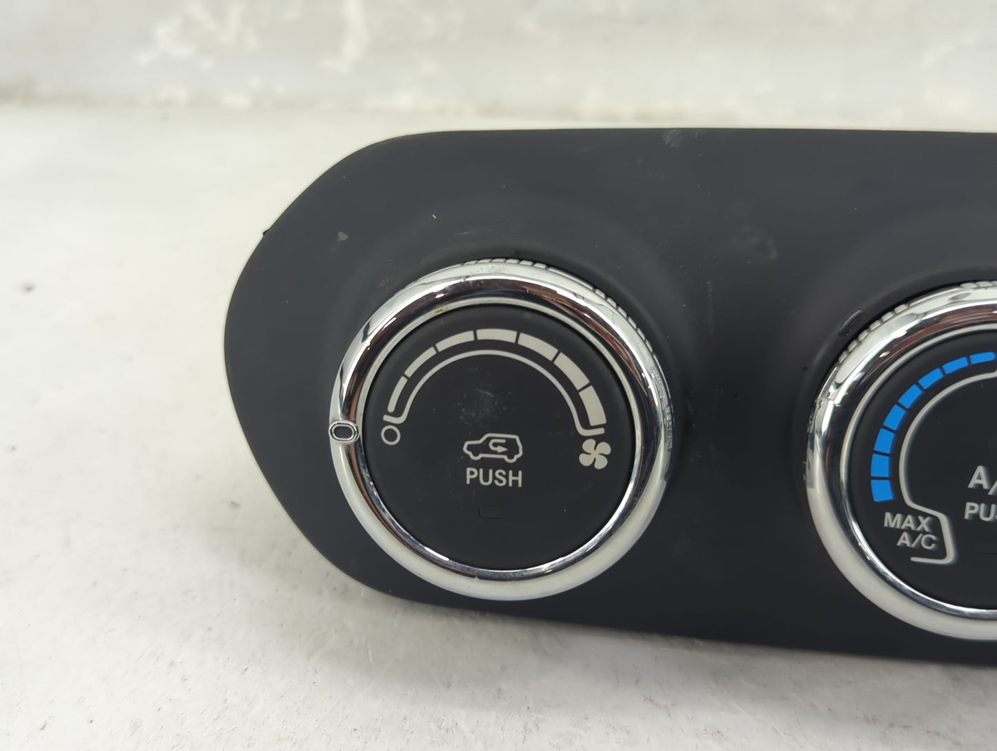 2017 Jeep Renegade Climate Control Module Temperature AC/Heater Replacement P/N:07356577920 838744Z Fits OEM Used Auto Parts