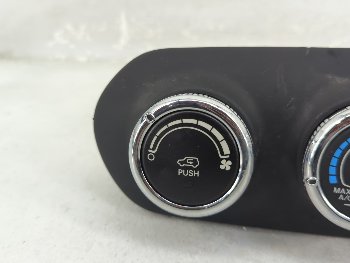 2015-2016 Jeep Renegade Climate Control Module Temperature AC/Heater Replacement P/N:07356577920 838744Z Fits Fits 2015 2016
