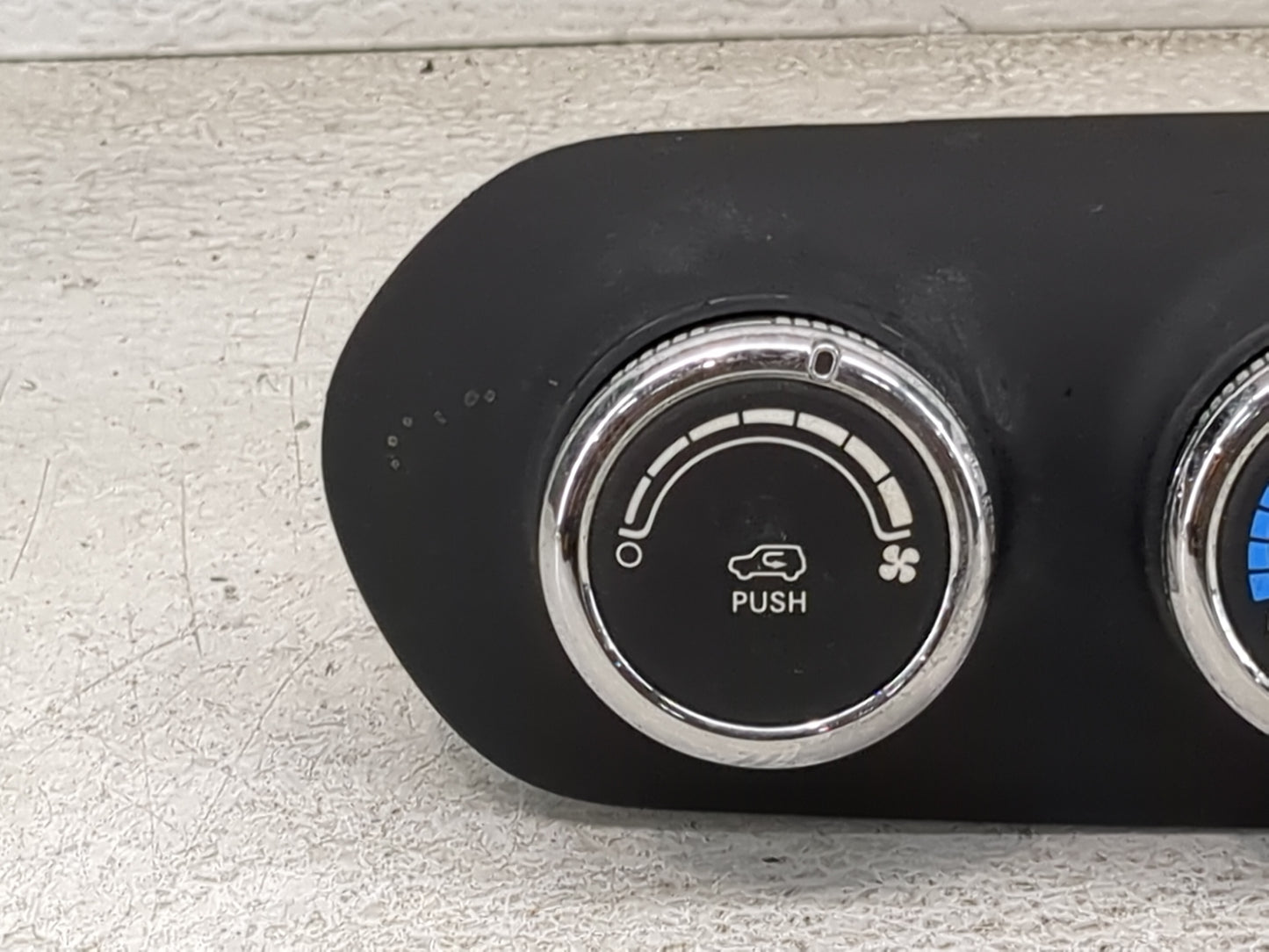 2015-2017 Jeep Renegade Climate Control Module Temperature AC/Heater Replacement P/N:07356577920 838744Z Fits Fits 2015 2016