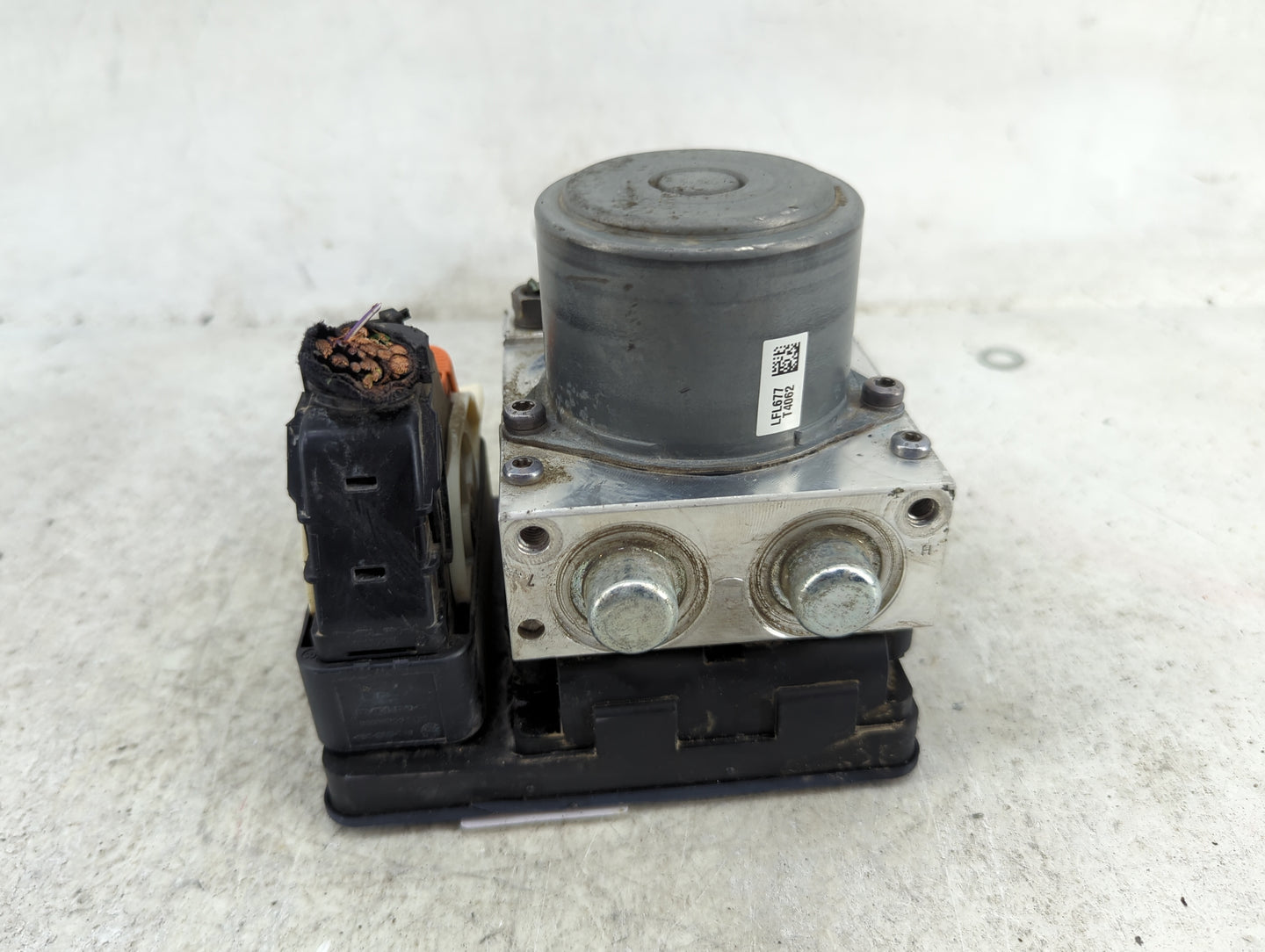 2015-2017 Jeep Renegade ABS Pump Control Module Replacement P/N:52079885 A0064741ESC, 54087638A Fits Fits 2015 2016 2017 OEM