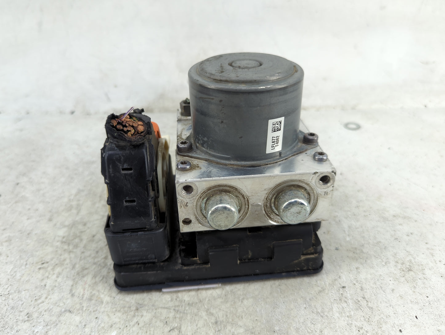 2015-2017 Jeep Renegade ABS Pump Control Module Replacement P/N:52079885 A0064741ESC, 54087638A Fits Fits 2015 2016 2017 OEM