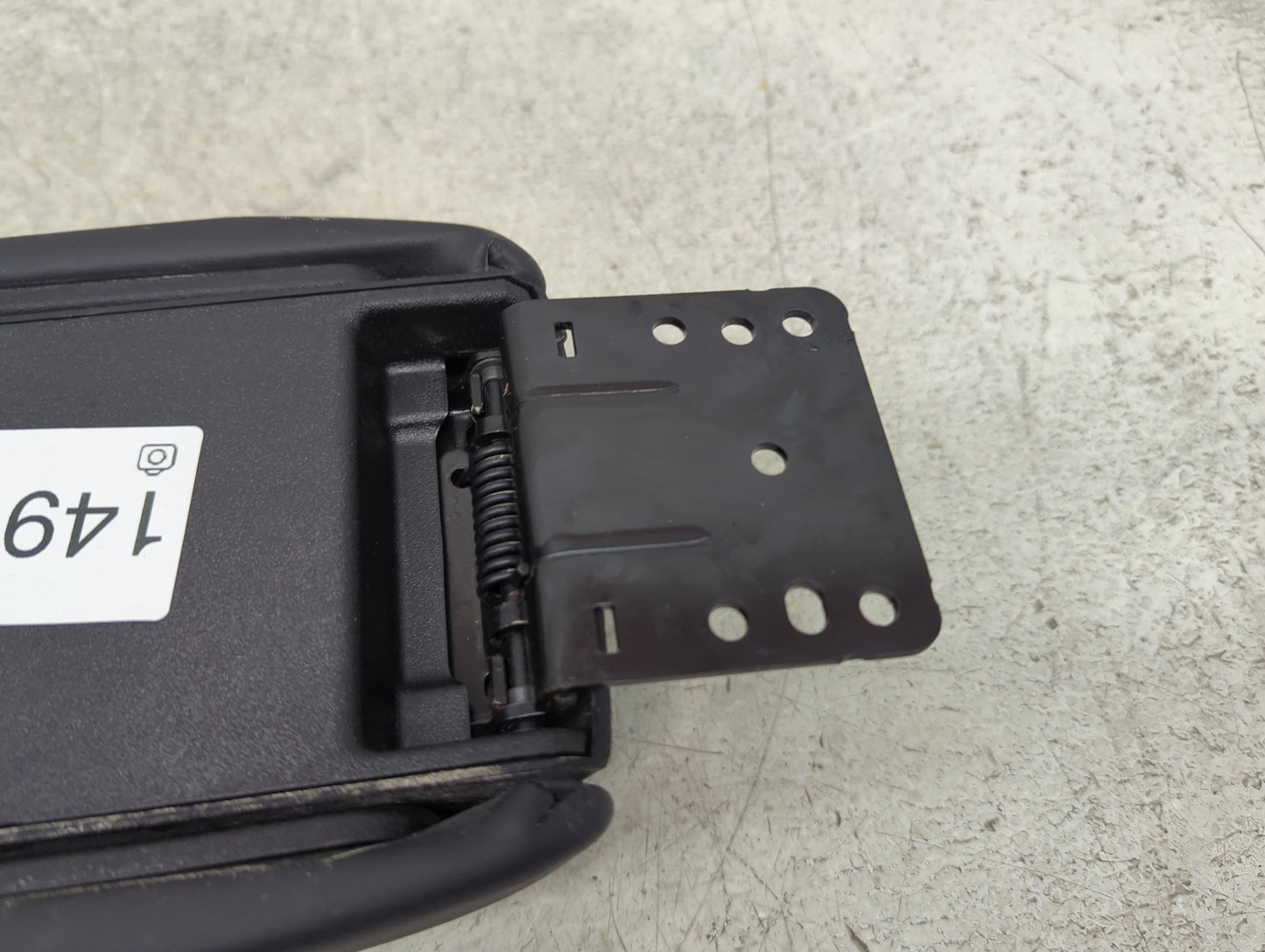 2015-2017 Jeep Renegade Center Console Armrest Cover Lid Fits Fits 2015 2016 2017 OEM Used Auto Parts - Oemusedautoparts1.co