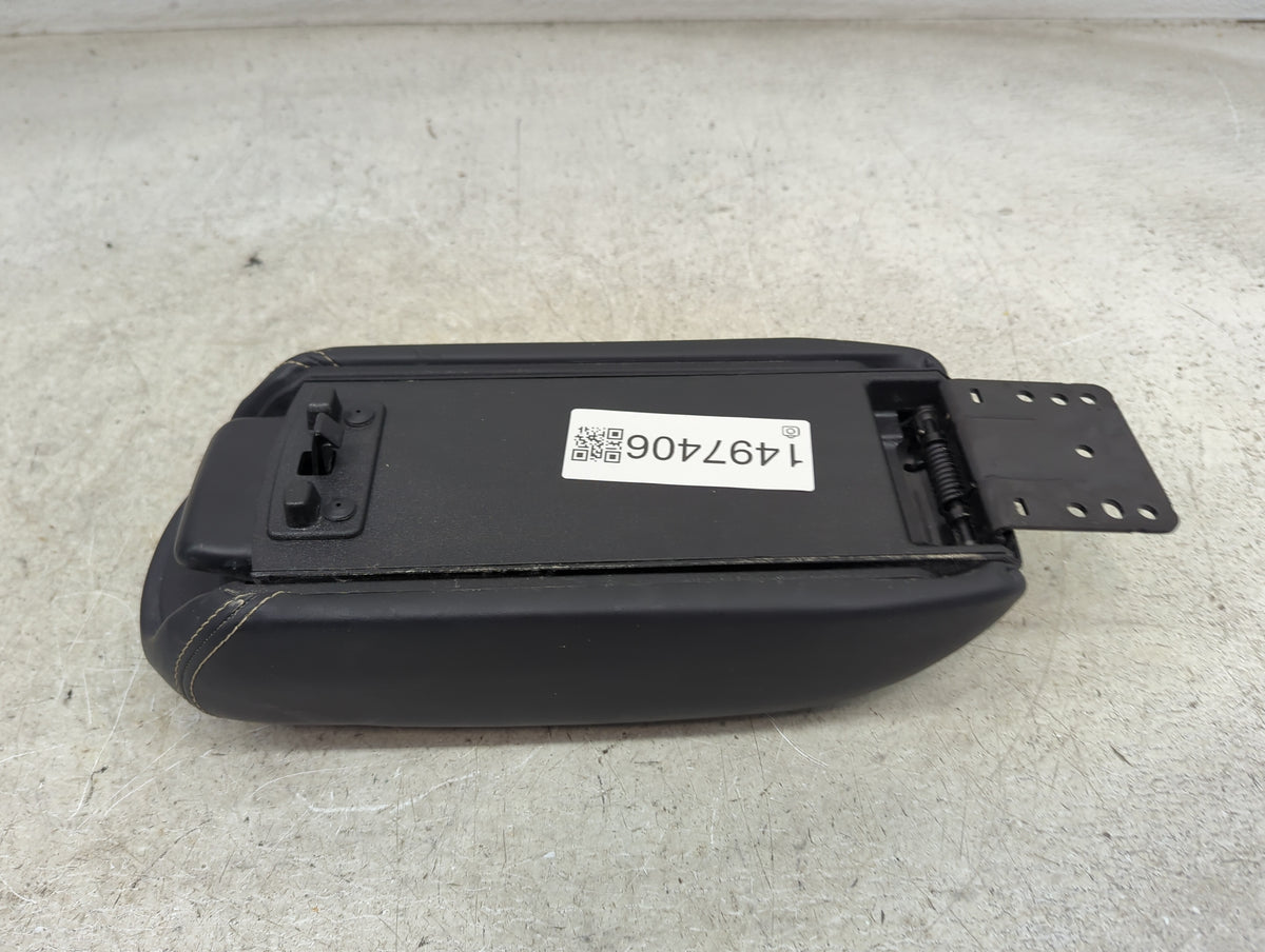 2015-2017 Jeep Renegade Center Console Armrest Cover Lid Fits Fits 2015 2016 2017 OEM Used Auto Parts - Oemusedautoparts1.co