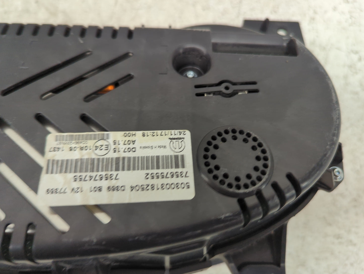 2017 Jeep Renegade Instrument Cluster Speedometer Gauges P/N:50800318250 735675552, 735674755 Miles: Fits OEM Used Auto Part