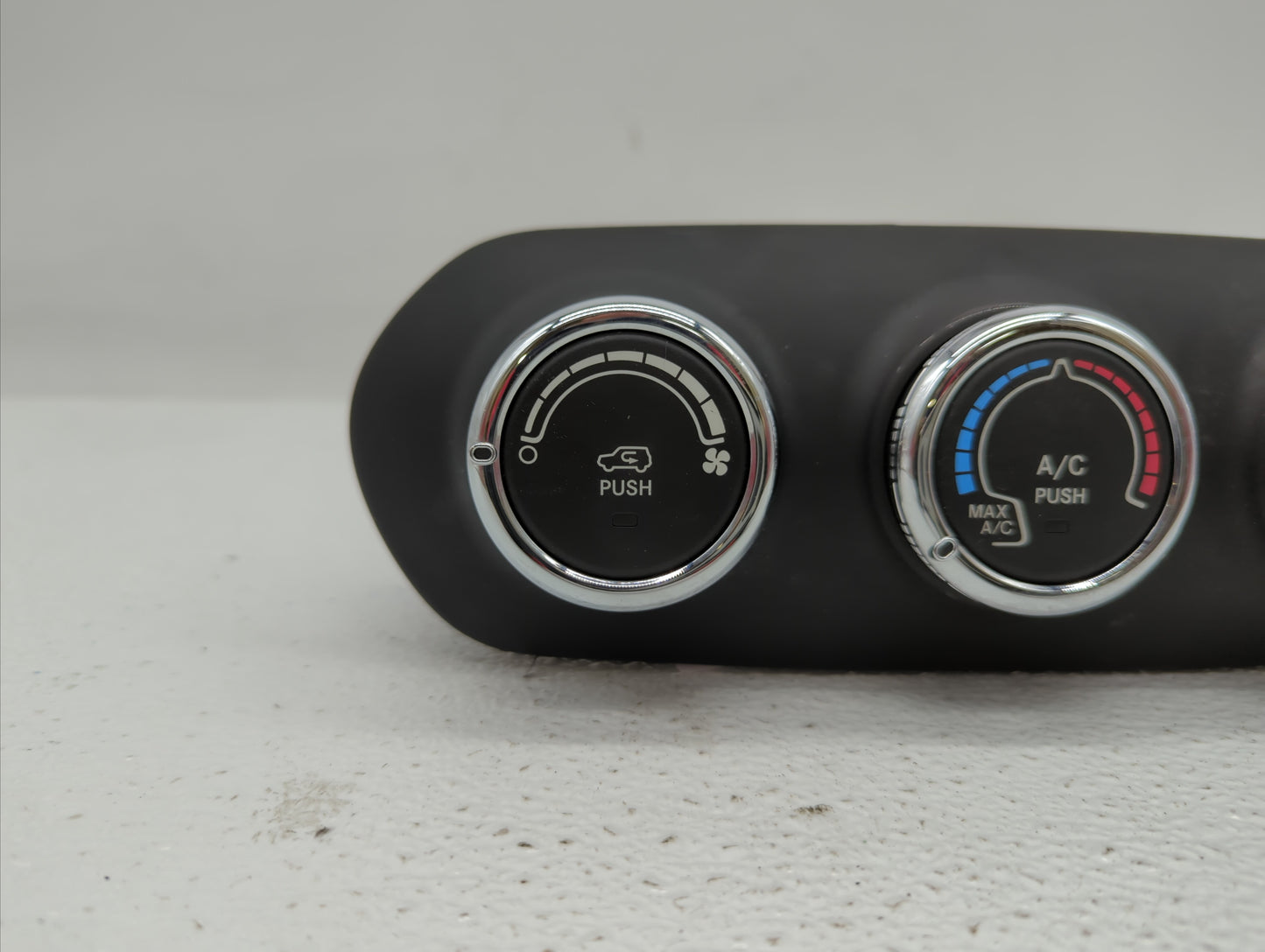 2017 Jeep Renegade Climate Control Module Temperature AC/Heater Replacement P/N:838744Z Fits OEM Used Auto Parts - Oemusedau