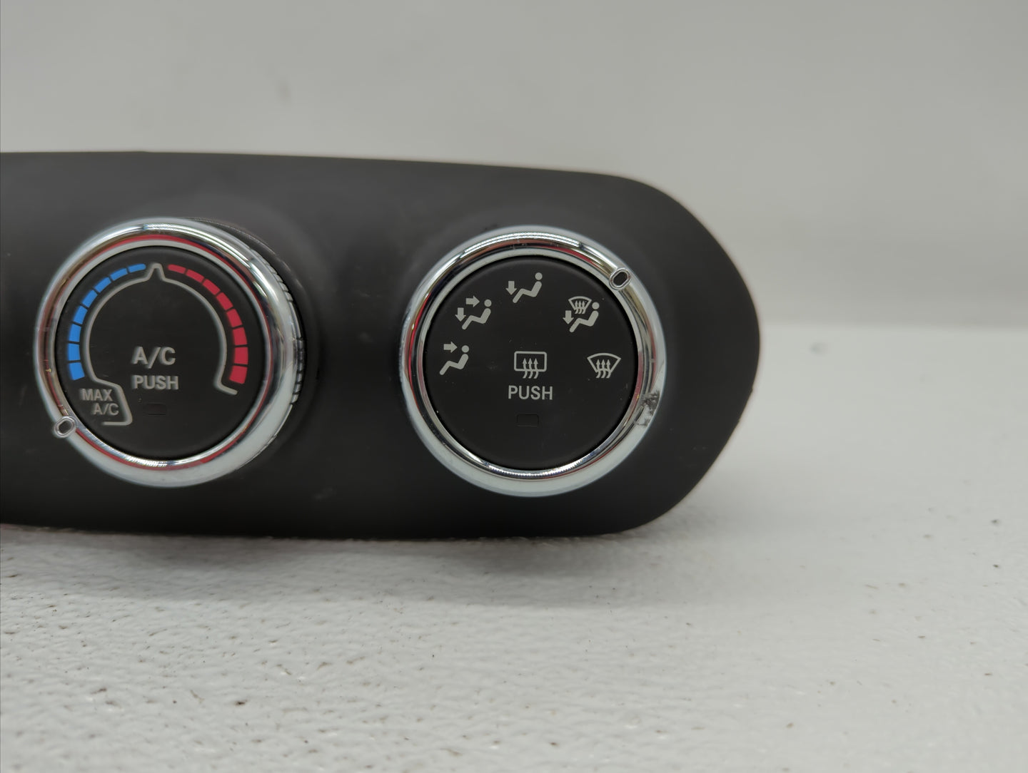 2017 Jeep Renegade Climate Control Module Temperature AC/Heater Replacement P/N:838744Z Fits OEM Used Auto Parts - Oemusedau