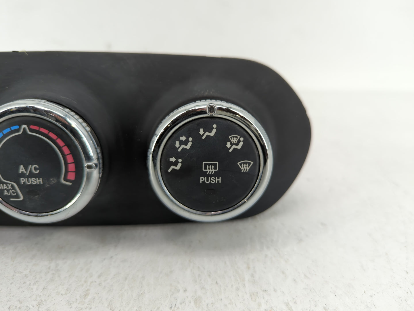 2017 Jeep Renegade Climate Control Module Temperature AC/Heater Replacement P/N:838744Z Fits OEM Used Auto Parts - Oemusedau