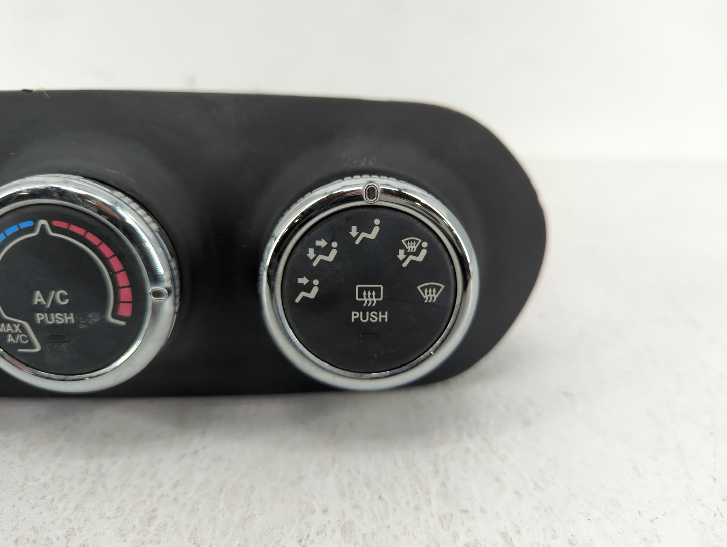 2017 Jeep Renegade Climate Control Module Temperature AC/Heater Replacement P/N:838744Z Fits OEM Used Auto Parts - Oemusedau