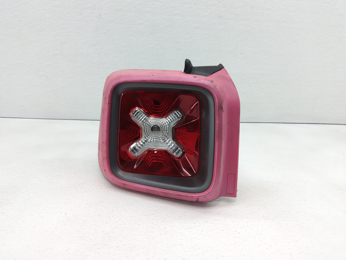2016-2018 Jeep Renegade Tail Light Assembly Driver Left OEM P/N:52060589 SX Fits Fits 2016 2017 2018 OEM Used Auto Parts - O