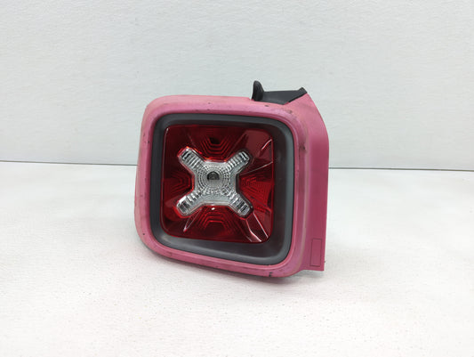 2016-2018 Jeep Renegade Tail Light Assembly Driver Left OEM P/N:52060589 SX Fits Fits 2016 2017 2018 OEM Used Auto Parts - O