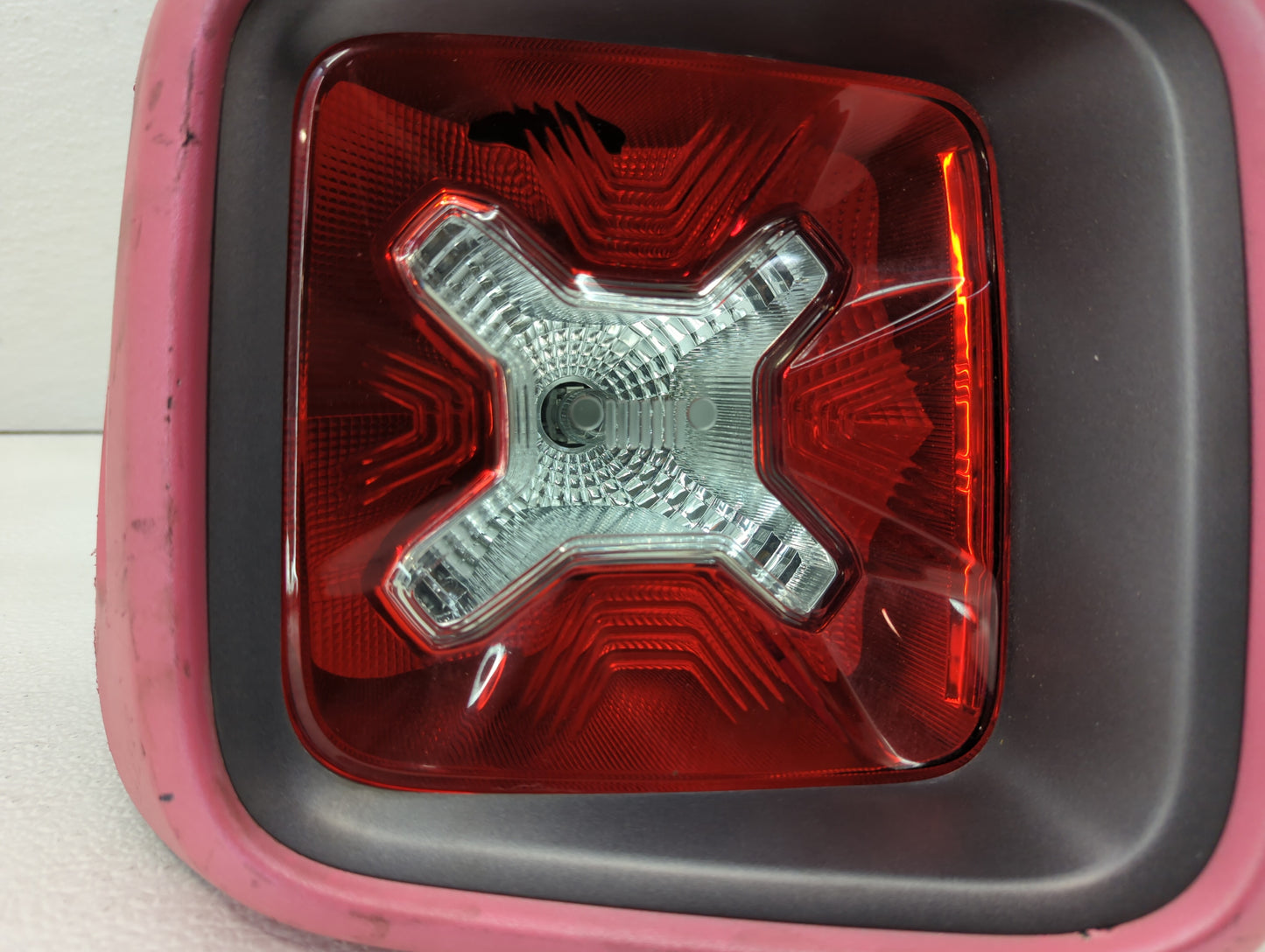 2016-2018 Jeep Renegade Tail Light Assembly Driver Left OEM P/N:52060589 SX Fits Fits 2016 2017 2018 OEM Used Auto Parts - O