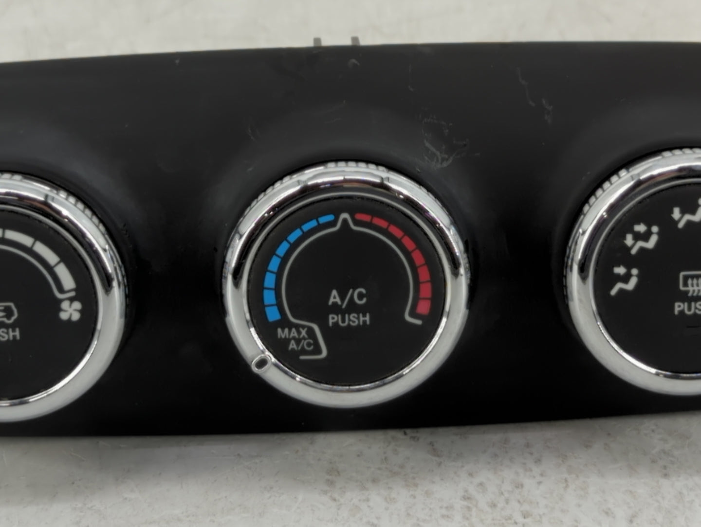 2017 Jeep Renegade Climate Control Module Temperature AC/Heater Replacement P/N:838744Z Fits OEM Used Auto Parts - Oemusedau