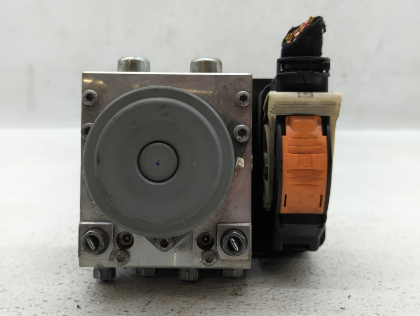 2015-2017 Jeep Renegade ABS Pump Control Module Replacement P/N:52062978 Fits Fits 2015 2016 2017 OEM Used Auto Parts - Oemu